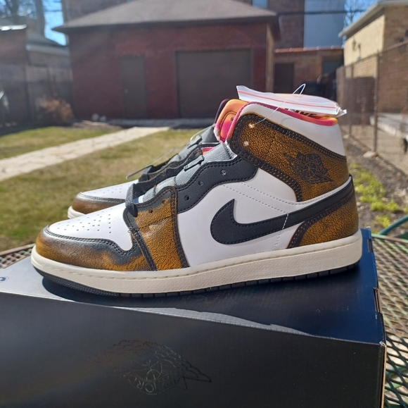 Nike Air Jordan 1 Mid Sneakers | Men's Size 10, 10.5, 12 | New with Half… - Picture 6 of 13